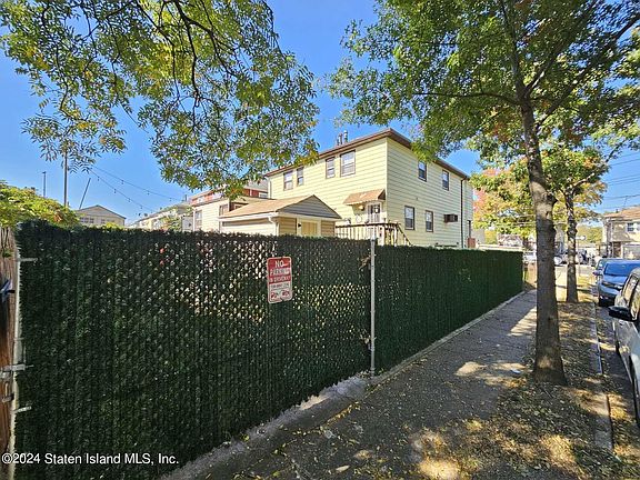 3rd image of 92 Lynhurst Ave