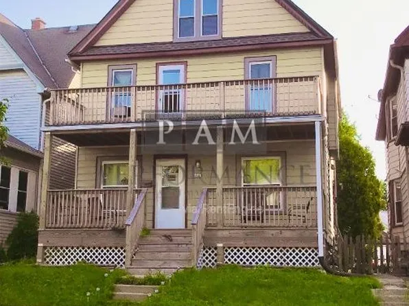 1213 S 72nd St, West Allis, WI 53214