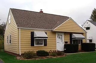 376 E 232nd St photo 1