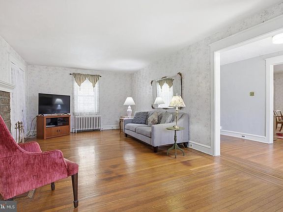 5th image of 632 Mason Ave