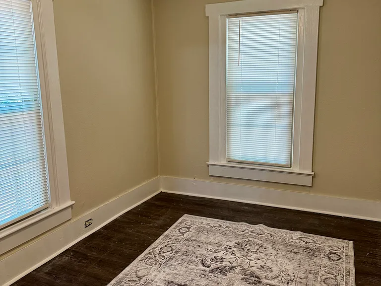 1724 E Maxwell St — Photo 17
