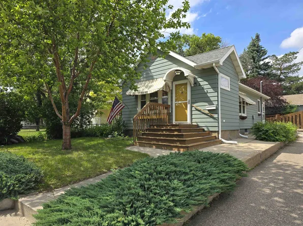 209 University Ave E, Minot, ND 58703