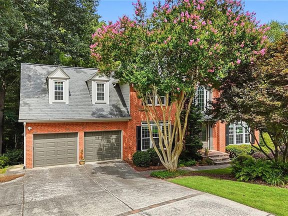 3rd image of 4865 Parkland Trl NE