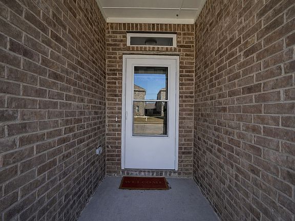 3rd image of 655 Scarlett St