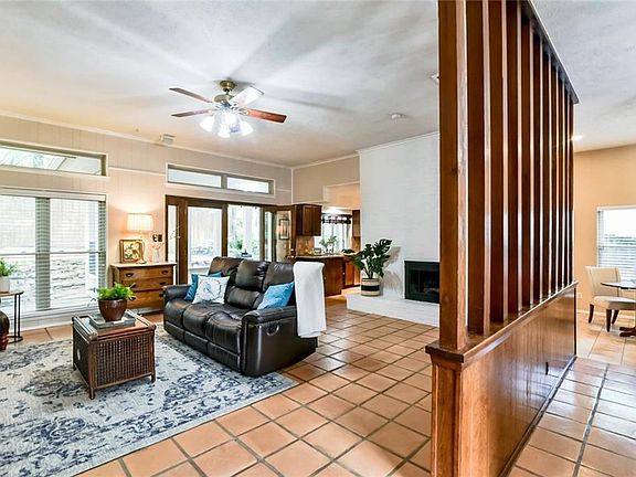 5th image of 2102 Woodside Dr