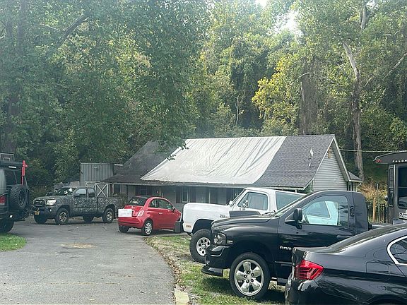 2nd image of 39501 Tollhouse Rd