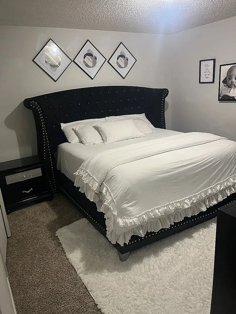 Room in 4 Bedroom Home in Fort Worth — Photo 3