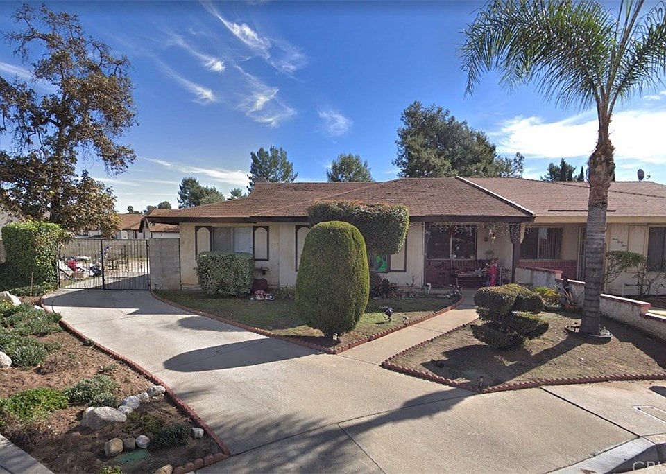 1st image of 350 E Woodcroft Ave