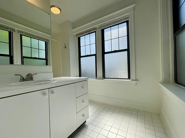 6332 N Rosebury Ave #2W — Photo 6