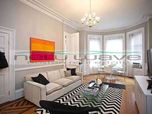 3rd image of 300 Marlborough St APT 4