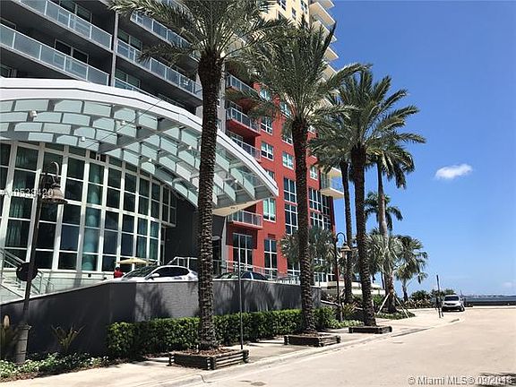 Corner 3Bd/2ba condo with an awesome water view!