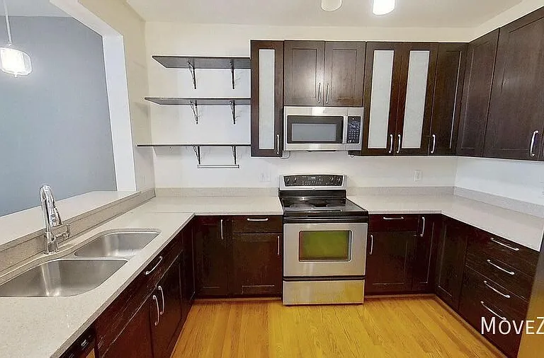 208 E Davie St — Photo 8