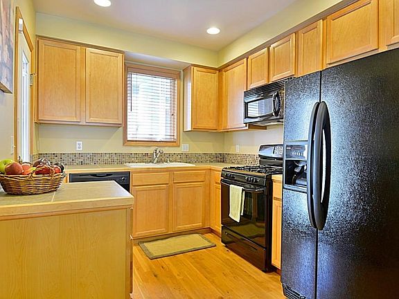 5th image of 12041 33rd Ave NE APT B