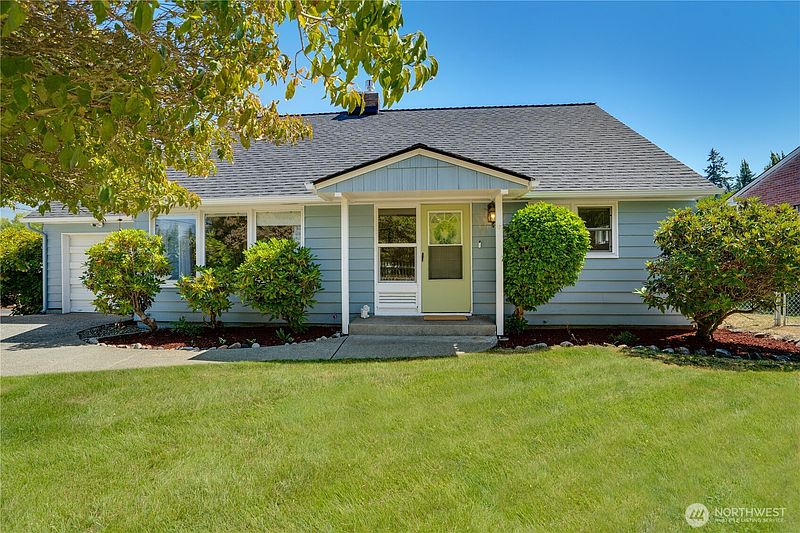 2nd image of 3307 Heather Place W