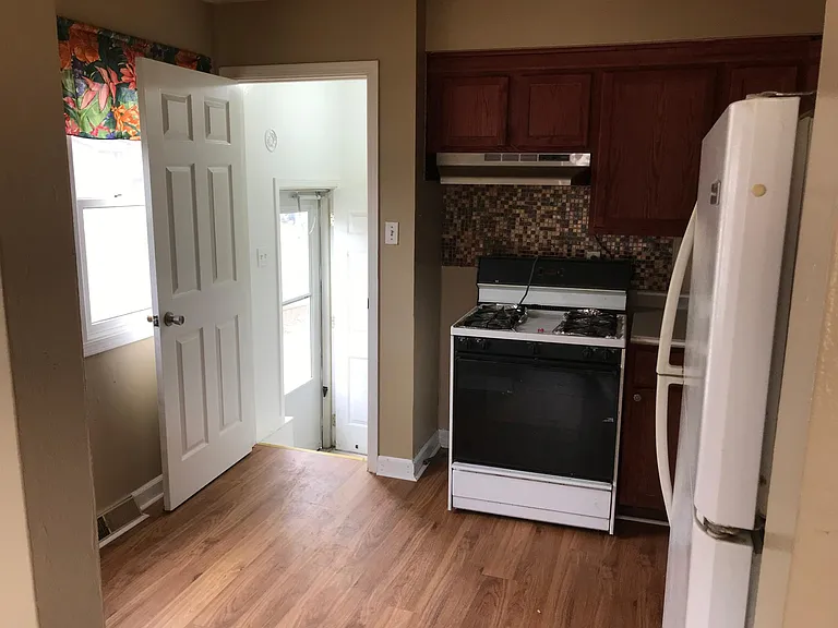 1253 E 28th St — Photo 5