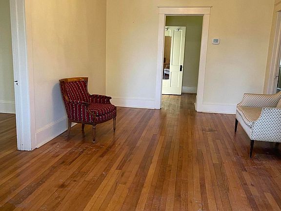 5th image of 284 Lee St N