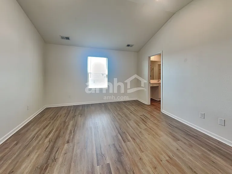 2053 Southlea Dr — Photo 11