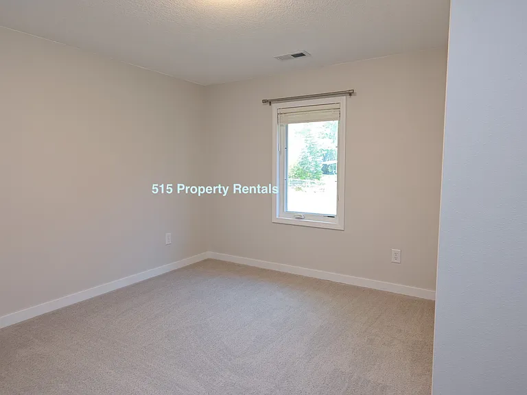 516 W Summit St — Photo 15