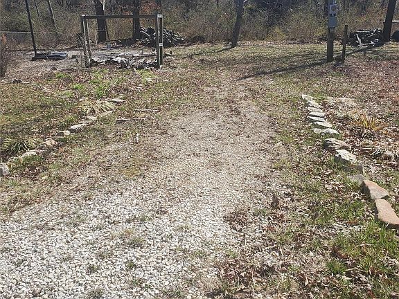 4th image of 410 Lilac Ln