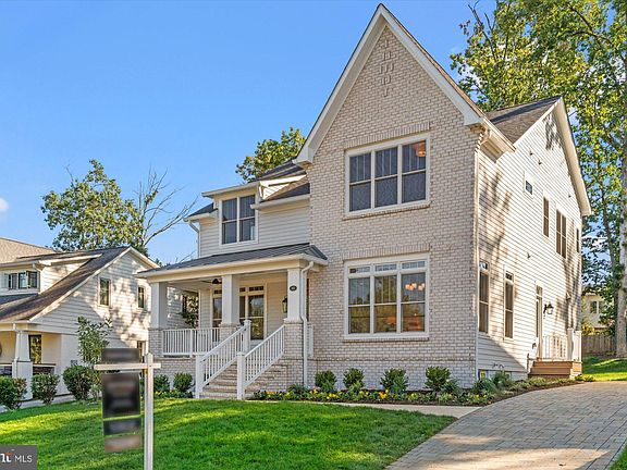 3rd image of 604 Crestwood Dr