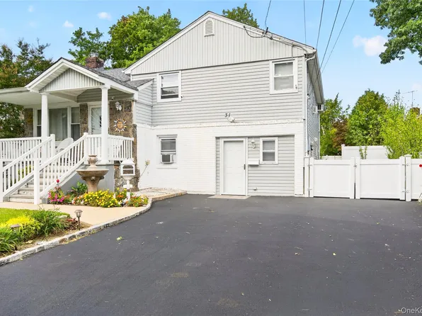 31 Nesaquake Ave, Port Washington, NY 11050