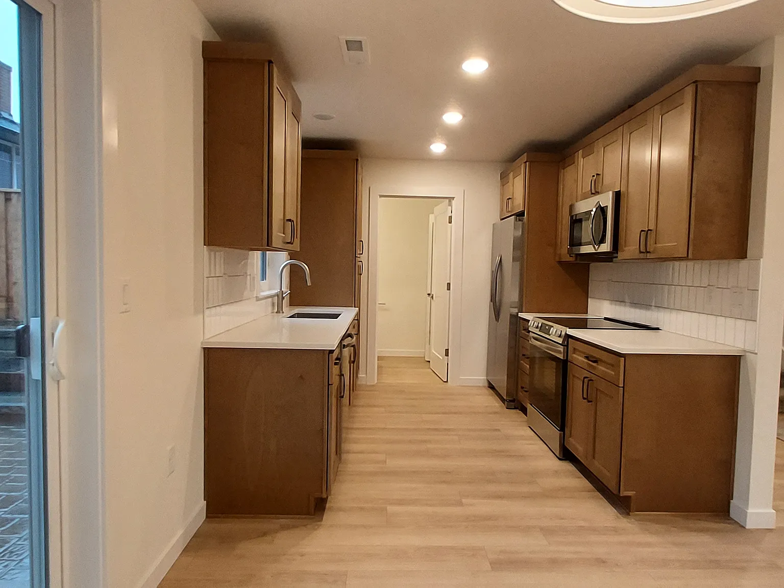2 bed, 1.5 bath, 1094 sqft, $2,400 — Photo 3