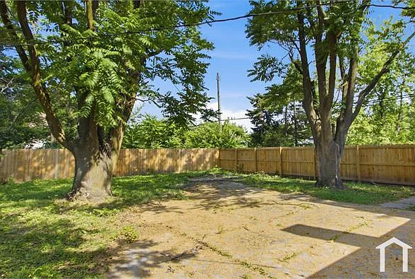 19916 Westphalia St — Photo 13