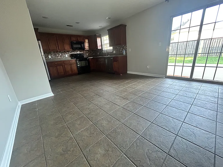 13902 Chrys Cv — Photo 8
