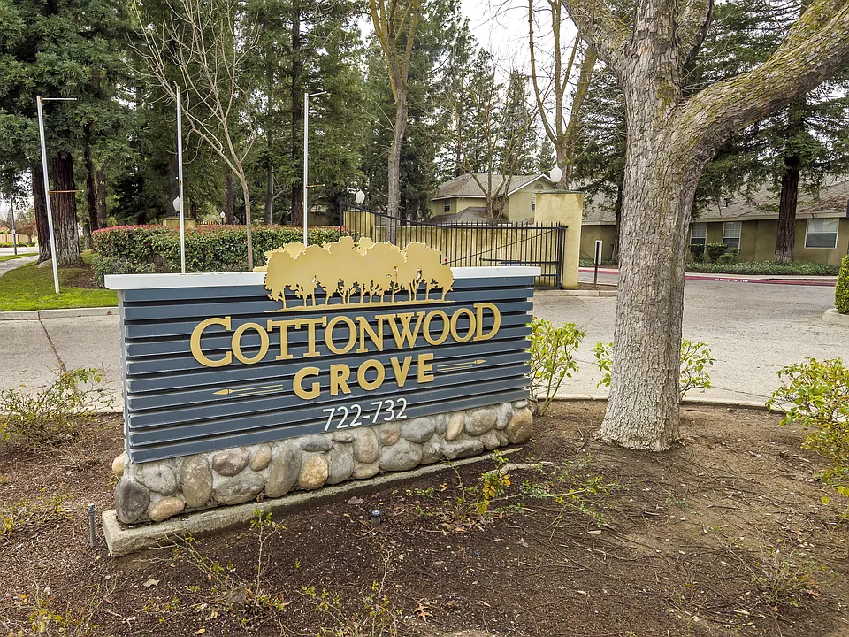Cottonwood Grove Apartments