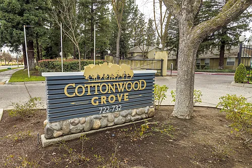 Cottonwood Grove Apartments Photo 1