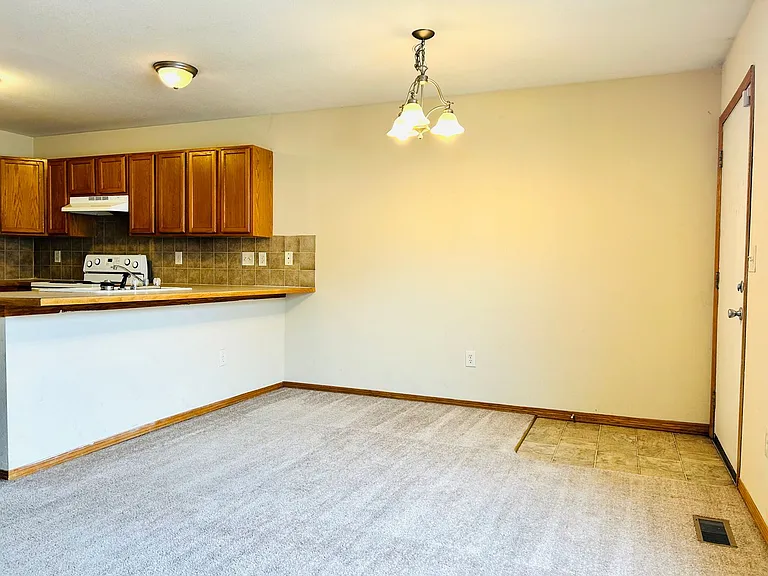 1110 Country Club Ln — Photo 10