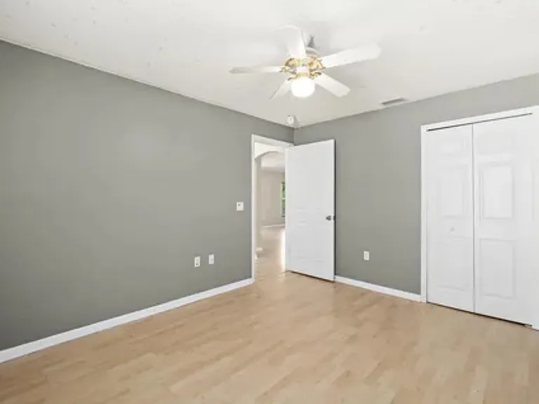1304 Mandys Ct — Photo 9