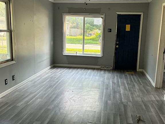 2nd image of 2940 Dubuque Ave