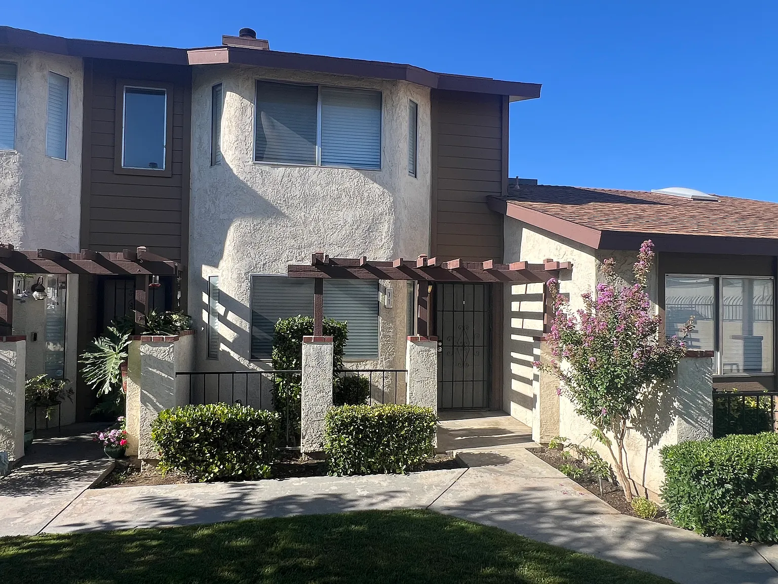 2 bed, 1.5 bath, 982 sqft, $1,600 — Photo 4