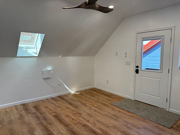 5th image of 10511 Willow Ave #B