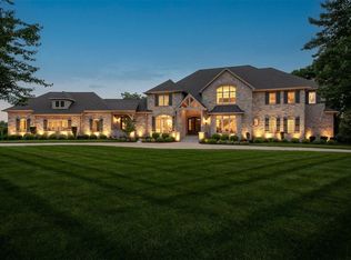 129 Chippenham Ln, Chesterfield, MO 63005