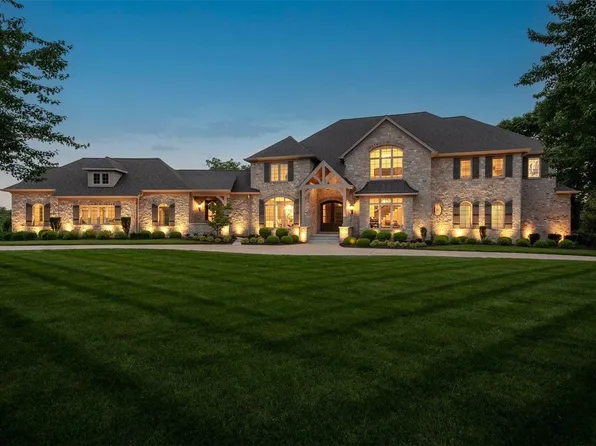 129 Chippenham Ln, Chesterfield, MO 63005