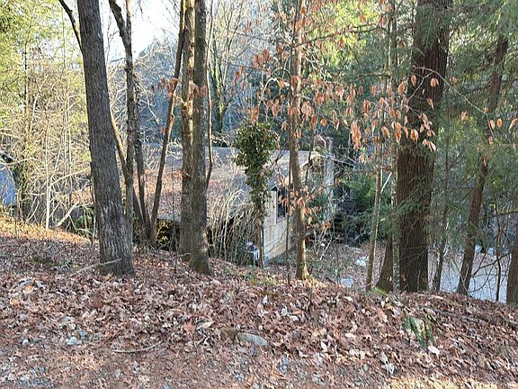 2nd image of 30 Bear Run Cir
