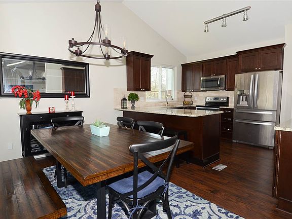 5th image of 882 Rollingwood Dr