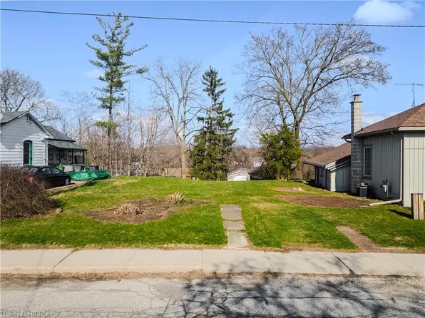 32 Washington St, Brant, ON N3L 2A5