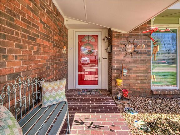 3rd image of 2808 N Holloway Ave