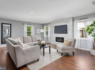 24 Express Ln, Willingboro, NJ 08046