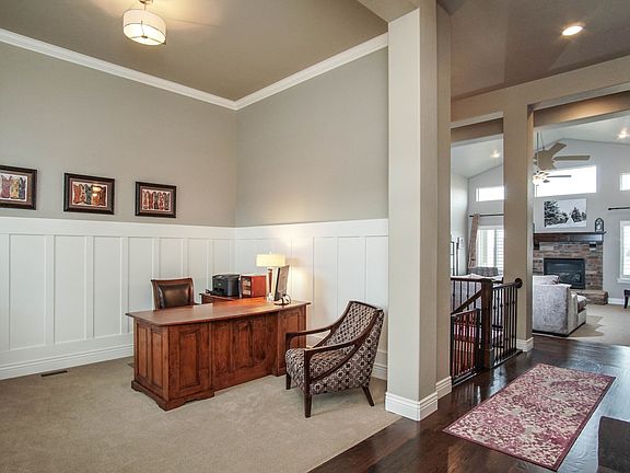 Office, sitting room space 