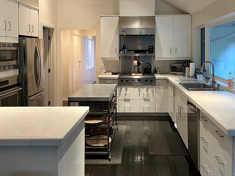 118 Lyons Plain Rd — Photo 5