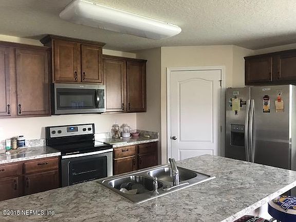 3rd image of 3401 Canyon Falls Dr