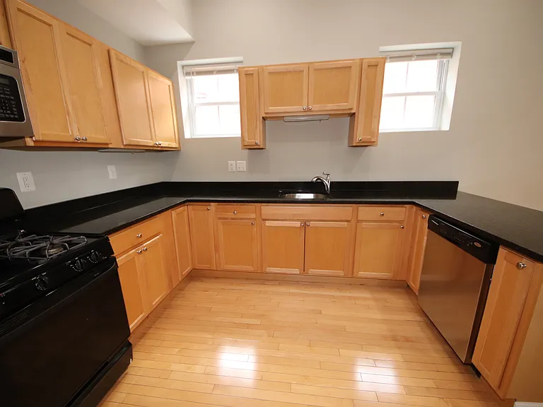 2443 Callow Ave #3 — Photo 9