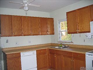 3rd image of 41 Longfellow Dr