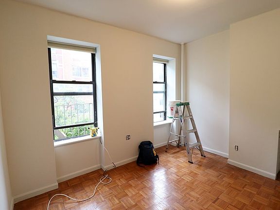 4th image of 515 W 48th St APT 3FW