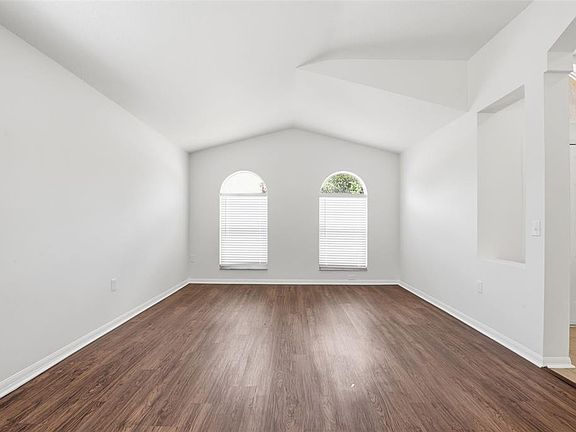 4th image of 22611 Roderick Dr