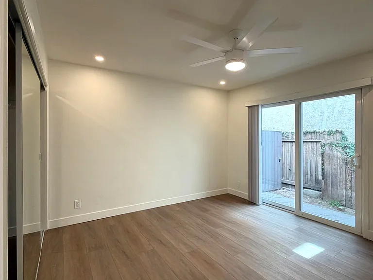 1615 Greenfield Ave — Photo 36